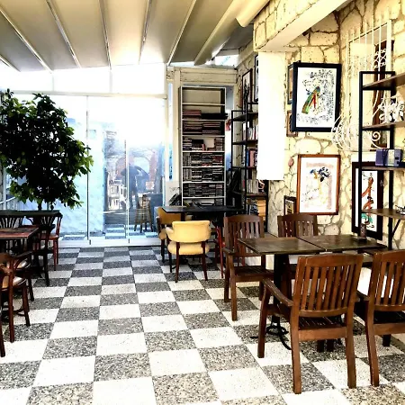 Duru Butik Alacati 酒店 *